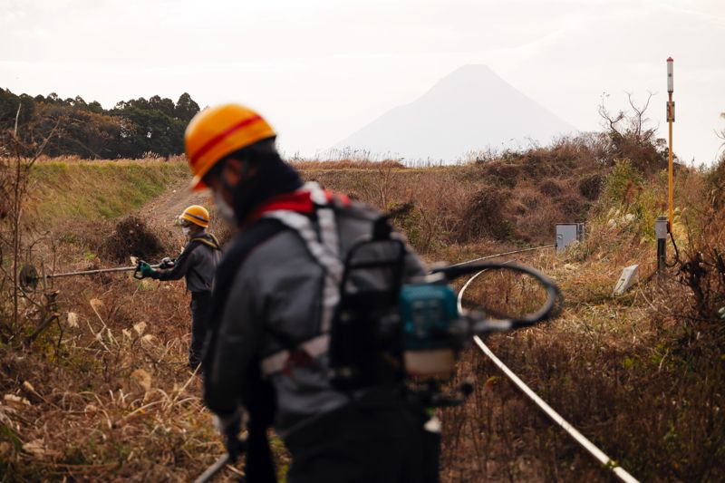 開聞岳も作業を見守る（写真：村上悠太）