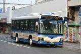 阪神尼崎駅の南口で発車を待つ宝塚行きのバス（筆者撮影）