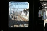 春日部駅では「中線」に停車（記者撮影）