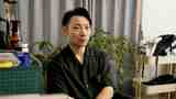 三原悠太郎さんは洗足学園音楽大学卒業後、美術の大道具製作の仕事を経て大工に。2024年春より、ミハラ工務店の親方として新たなステージに踏み出した（撮影：梅谷秀司）
