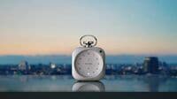 バルミューダ｢The Clock｣､光と音で"良い時間"を演出する5万9400円の置き時計が示す非マス志向のものづくり
