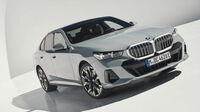 BMW｢新型5シリーズ｣が7より3に似ているワケ 初の5m超えボディも3と共通するデザイン
