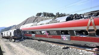 スペイン　高速列車脱線衝突事故