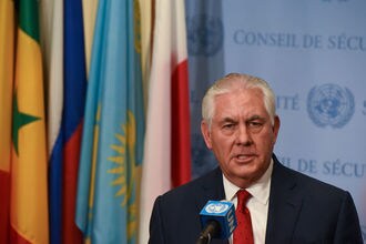 米国務長官､北朝鮮政策を｢圧力路線｣へ転換