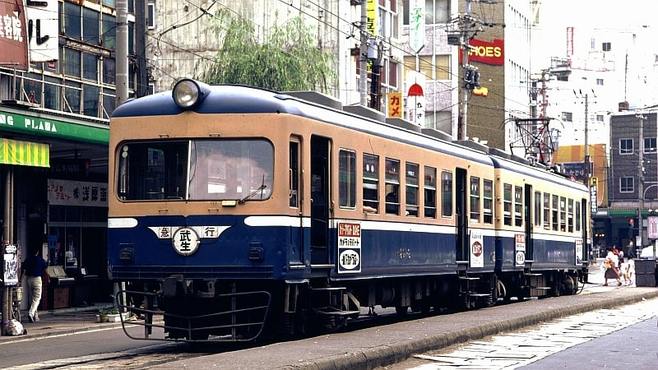 路面電車と一味違う｢道路を走る列車｣の記憶