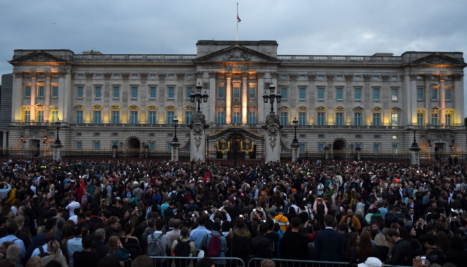 英エリザベス女王死去､世界から哀悼と称賛の声が続々｜会社四季報