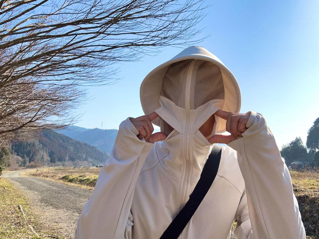 新モデルは口元に切り込みが入っており、通気性がアップ