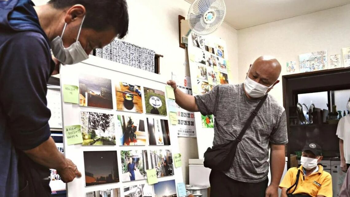 写真部（「山谷・アート・プロジェクト」）のミーティングの様子（2022年9月5日／東京都内／弁護士ドットコムニュース撮影）