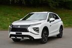 デザインを一新し、精悍でスポーティな表情になったフロントフェイス（写真：三菱自動車工業）