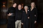 （左から）記者会見に出席したユマ・サーマン、ピーター・リンドバーグ、デイム・ヘレン・ミレン、ニコール・キッドマン。