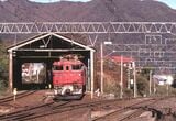 峠駅のスイッチバックを通過するEF71形牽引の旅客列車＝1988年（撮影：南正時）