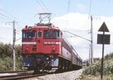 ED76形500番代が牽く旧型客車の旅客列車（撮影：南正時）