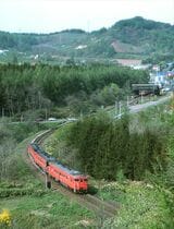 塩谷駅付近を走るキハ40形の普通列車（撮影：南正時）