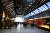 スタジオツアー東京の内部。キングスクロス駅9と4分の3番線（記者撮影）