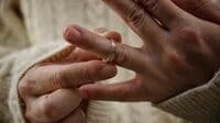 ｢社会的地位のための結婚｣規範が根強く残る背景 ｢そうであるべき｣人生モデルからの解放を