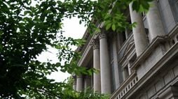 日銀は6月に政策金利を1％に引き上げ､中東情勢緊迫化で執行部は慎重姿勢も審議委員が異例の利上げを主導