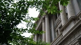 日銀は6月に政策金利を1％に引き上げ､中東情勢緊迫化で執行部は慎重姿勢も審議委員が異例の利上げを主導