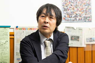 石川 晋（いしかわ・しん）NPO授業づくりネットワーク理事長、学校および学校教育関係者の「ばん走者」1967年北海道旭川市生まれ。北海道教育大学大学院修士課程・国語科教育専修修了。89年以降28年中学校国語教員を務め、2017年3月に退職。その後、全国の学校や教員に「ばん走」しながら活動を続ける。『対話で学びを深める 国語ファシリテーション』（共著／フォーラム・A）、『学校でしなやかに生きるということ』『学校とゆるやかに伴走するということ』（ともにフェミックス）、『くらしと教育をつなぐWe』（フェミックス）では隔月でばん走の様子を連載している
