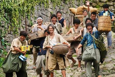 とんでもない再現度」 映画『宝島』の沖縄ロケセットが凄すぎた とんでもない再現度」 映画『宝島』の沖縄ロケセットが凄すぎた