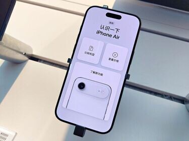 三つ折りスマホ｣ファーウェイに続きサムスンも投入 