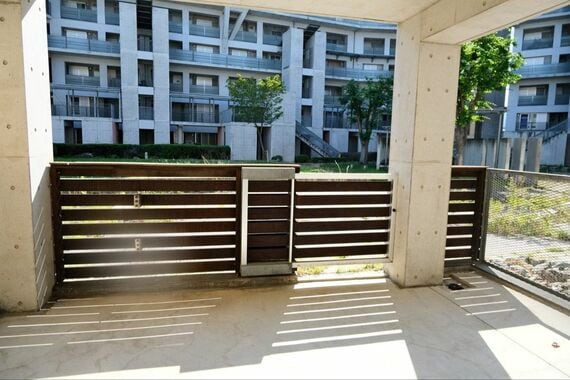 中庭に面したテラス