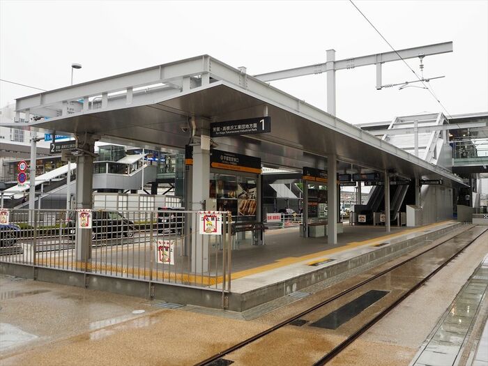 起点となる宇都宮駅東口停留場のホーム