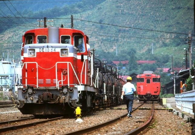 国鉄時代の足尾線で貨物列車の
