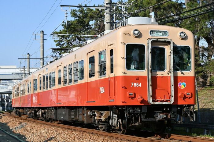 武庫川線を走る7861形。阪神最後の赤胴車は