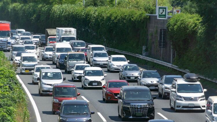 画像 | 渋滞48kmに台風も…｢お盆の高速｣どう使われた？ 沖縄台風直撃と