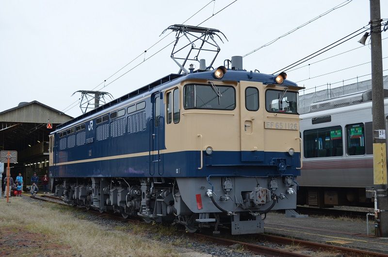 引退が進む電気機関車EF65（筆者撮影）