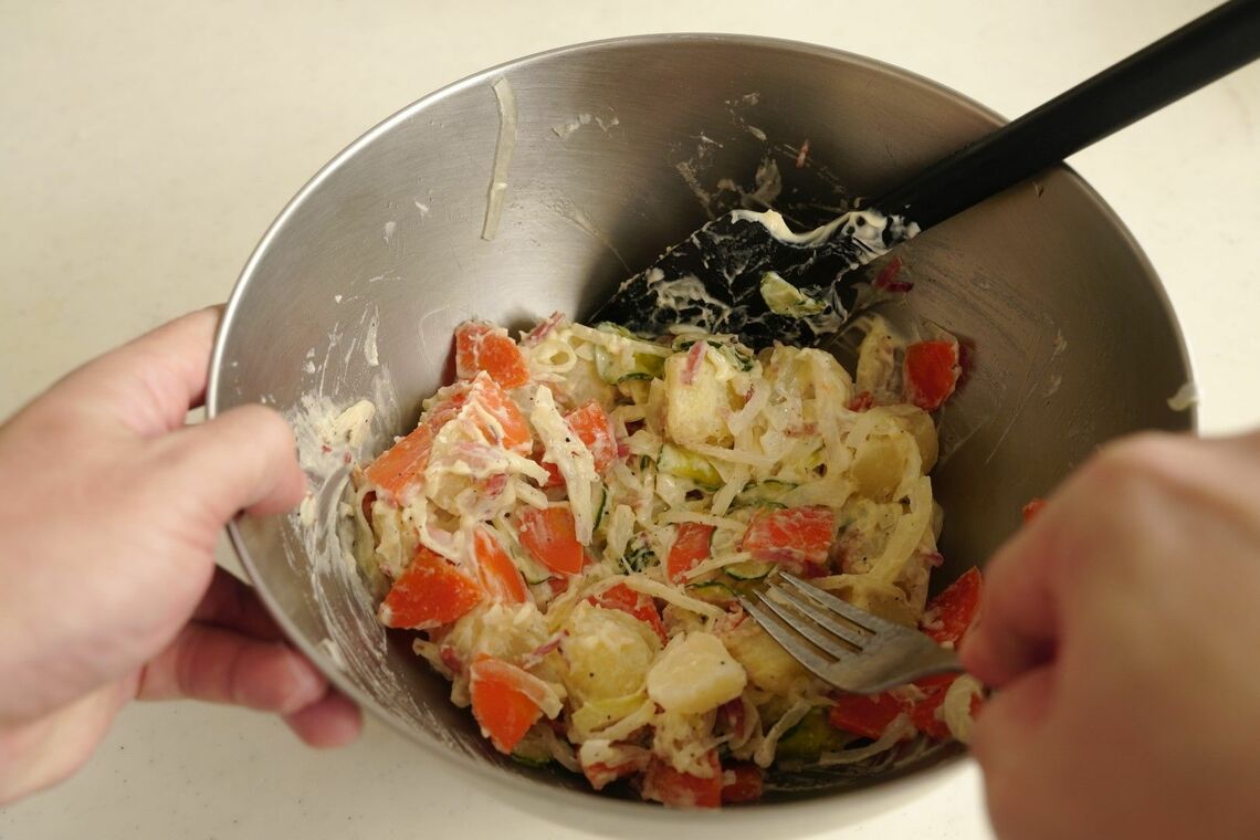 じゃがいもをつぶして食感を調整