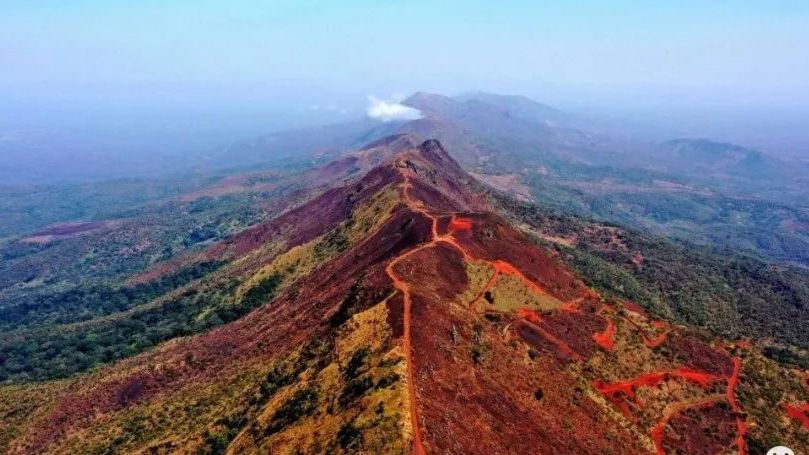 シマンドゥ鉱山はギニア南東部の僻地にあり、鉱石を運ぶための鉄道･港湾の建設が欠かせない（写真はウィニング・コンソーシアムのウェブサイトより）