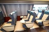 小田急ロマンスカー「EXE」のリニューアル車「EXEα」の車内。ロマンスカーの中でシートピッチは最も広く1000mmだ（撮影：尾形文繁）