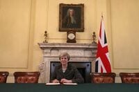 メイ英首相､EU離脱通知の書簡に署名 離脱手続きは2019年3月完了の見通し