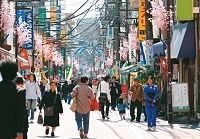 電子マネー戦争に新展開　ナナコ商店街進出のワケ