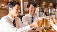 忘年会で｢飲み過ぎる人｣はやっぱり危険だ 二日酔いは身体からの重要なイエローカード