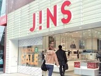 激安眼鏡ＪＩＮＳの挑戦、“機能性”で新市場を狙え