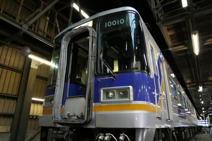 なんば方の4号車には自由席車両を連結する