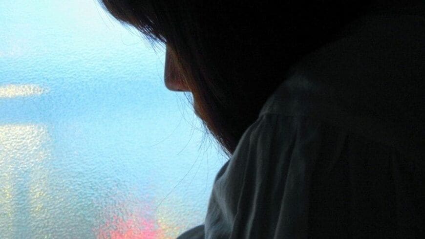 うつ病などの精神疾患は身近になりつつありますが、当事者の家族が抱える困難は広く知られていません。当事者や家族が直面しうる課題には、どのようなものがあるのでしょうか（写真：AC）