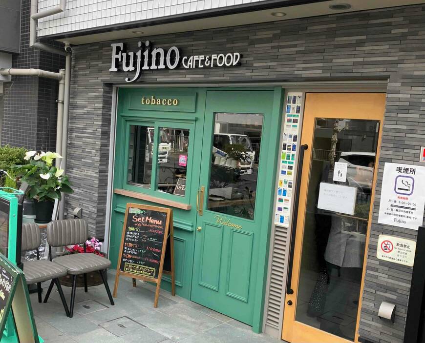 歴史ある町中華が代替わりでカフェに（筆者撮影）