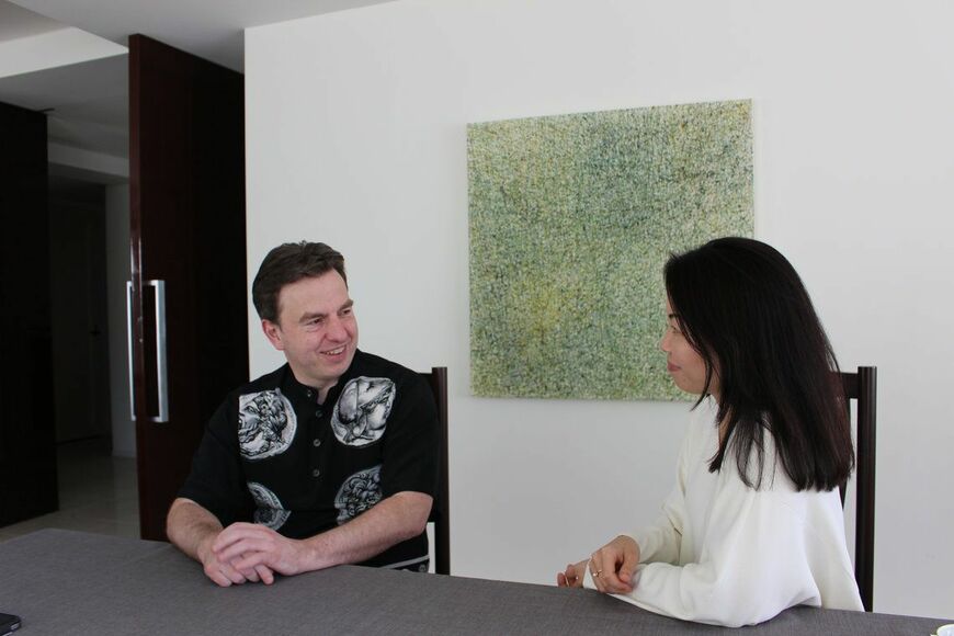 互いの目を見ながら、会話する姿が印象的だった（写真：筆者撮影）