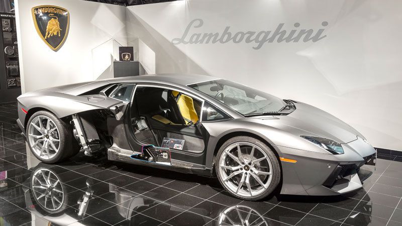 ランボルギーニがカーボンにこだわる理由 フェラーリと伍するスーパー