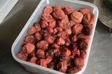 自家製梅干し。「花の待つ駅かれい川」にも使われている（筆者撮影）