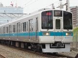 2000形はほぼ各駅停車専門の車両。通常は見ることのない「急行・新宿行き」の表示（記者撮影）