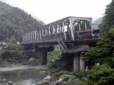 橋の上にある土讃線の北川駅（撮影：南正時）