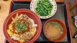麻辣牛肉嫩玉子丼中碗