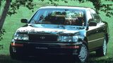 1989年、まず北米で「レクサスLS」としてデビュー。日本では「セルシオ」として販売された。トヨタ自動車が世界の高級車市場に打って出た意欲作で、現在でもなお高い評価を得ている（写真：トヨタ自動車）