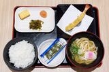 朝定食のお得さをひしひしと感じる、大海老天うどん定食610円（筆者撮影）