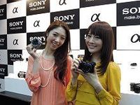 ミラーレスに勝機探るソニーのデジカメ戦略