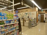 異業種を食う｢ドラッグストア｣快進撃のカラクリ データ／百貨店やスーパー､調剤チェーンも脅かす